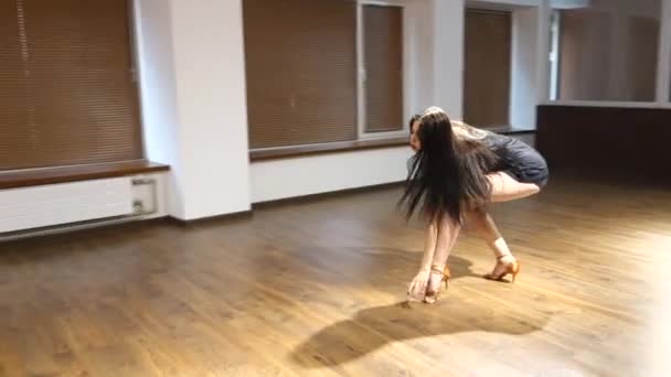 Joven Hermosa Mujer Danza Estudio Baile — Vídeo de stock