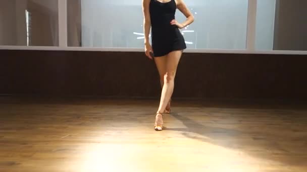 Joven Hermosa Mujer Danza Estudio Baile — Vídeo de stock