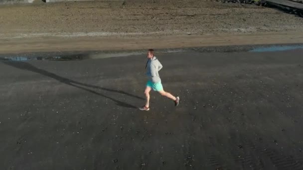 Luftaufnahme Eines Jungen Mannes Beim Joggen Einem Strand Auckland Neuseeland — Stockvideo