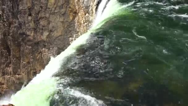 Kante Eines Wasserfalls — Stockvideo