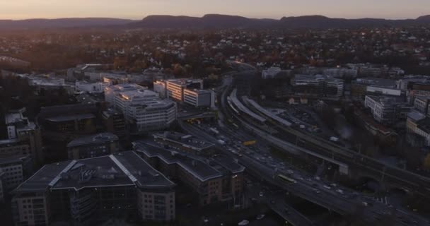 Letecký Pohled Dopravní Špičku Při Západu Slunce — Stock video