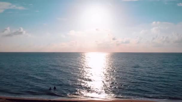 Óceán Napkeltekor Légi Felvételek — Stock videók