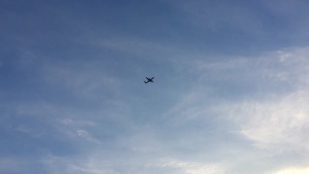 Αεροπλάνο Που Πετάει Πάνω Από Δρέσδη — Αρχείο Βίντεο