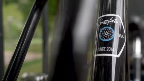 Logo Swapfiets Frame Black Dutch Oma Bycicle Popular Alternative Owning — Stock Video