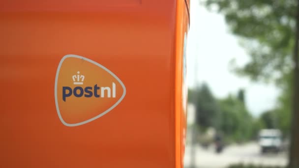 Una Cassetta Postale Spedizione Lettere Parte Della Società Olandese Postnl — Video Stock