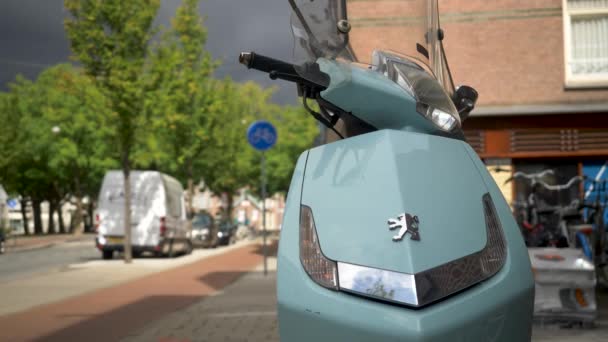 Uma Foto Uma Scooter Peugeot Amsterdã Holanda Grande Problema Com — Vídeo de Stock