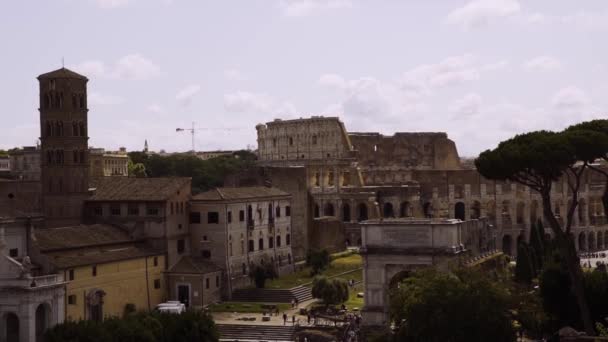 Ampla Foto Coliseu Roma Itália Mostrando Arquitetura Edifícios Circundantes — Vídeo de Stock
