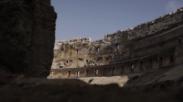 Tiro Deslizante Dentro Del Coliseo Roma Italia Mostrando Pared Interior — Vídeos de Stock