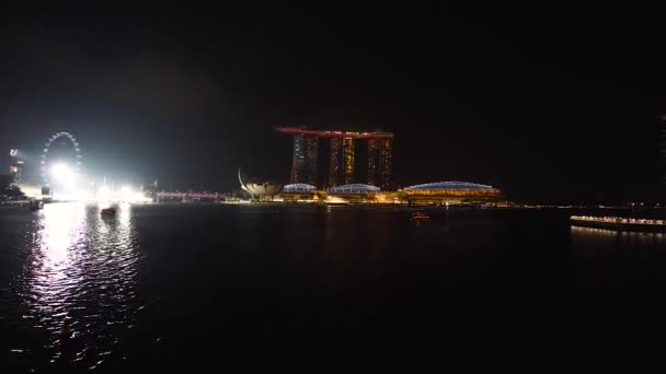 Лодки Проходящие Мимо Marina Bay Sands Hyperlapse Сингапуре Сэм Кресслер — стоковое видео