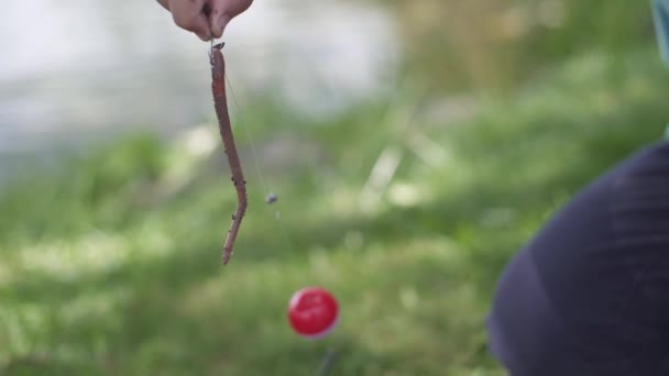 Este Clipe Verme Rastreador Noite Pendurado Gancho Vara Pesca Câmera — Vídeo de Stock