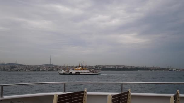 Zpomalená Jízda Trajektem Přes Řeku Bospurus Istanbulu — Stock video