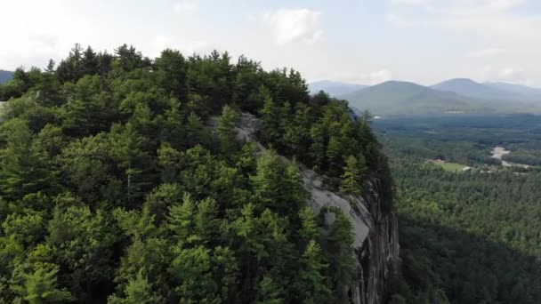 Εναέρια Πλάνα Του Καθεδρικού Ναού Ledge Στο North Conway New — Αρχείο Βίντεο