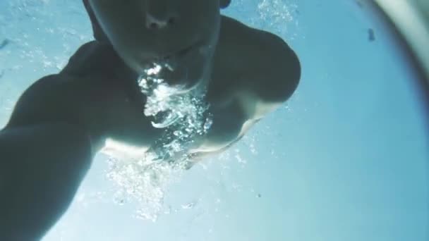 海のベッドへの無料ダイビング — ストック動画
