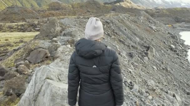 Caminando Largo Una Línea Cresta Paralela Lago Glacial Nueva Zelanda — Vídeos de Stock