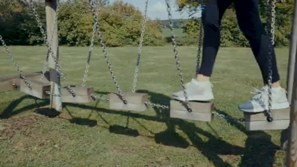 Plan Jeunes Belles Femmes Faisant Des Exercices Plein Air Dans — Video