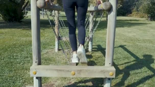 Plan Jeunes Belles Femmes Faisant Des Exercices Plein Air Dans — Video