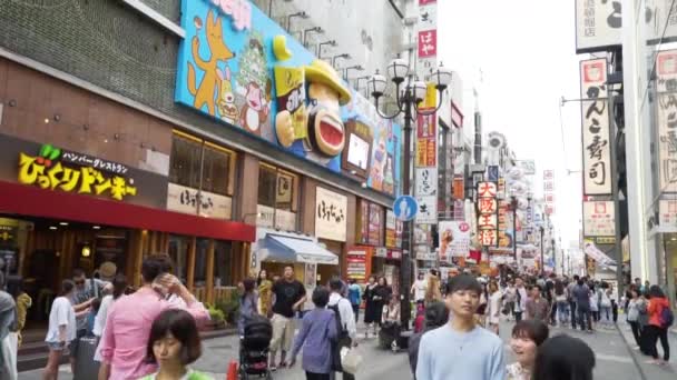 日本大阪购物区内五彩斑斓的街道 — 图库视频影像