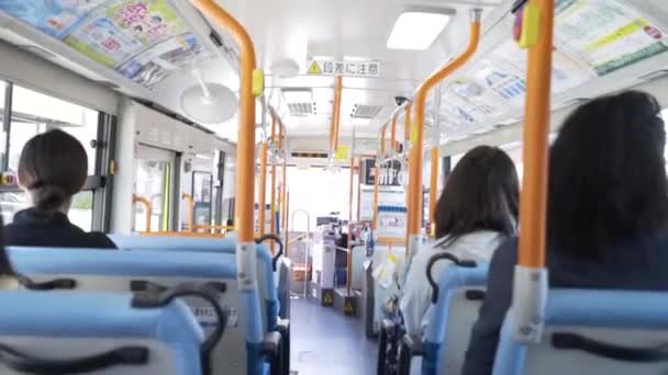 Shaky Busrit Aan Boord Van Een Niet Overvolle Bus Japan — Stockvideo