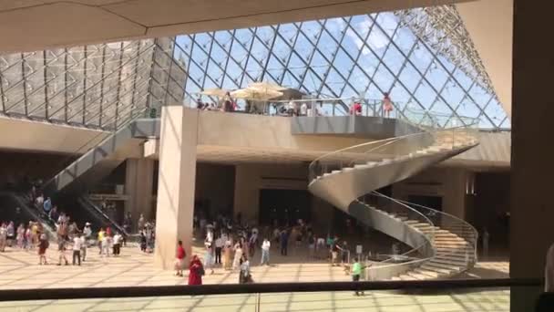 Toeristen Het Louvre Verbazingwekkende Schaduwen — Stockvideo