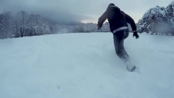 Omul Care Aleargă Zăpadă — Videoclip de stoc