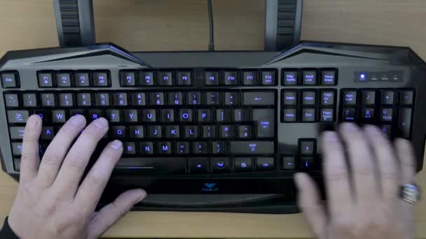 Manusia Menggunakan Keyboard Dan Printer — Stok Video