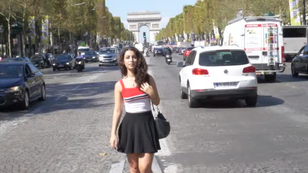 Paris Manken Kamerayla Yavaş Çekimde Flört Ediyor — Stok video