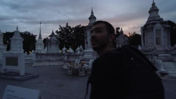 Cestovní Krajina Profesionální Fotograf Fotografie Přes Západ Slunce Buddhistický Chrám — Stock video