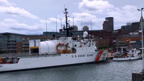 Boston Harbor Massachussetts Coast Guard Ship September 2018 Sunny Day — Stok Video