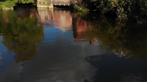 Imágenes Aéreas Flatford Mill Desde Frente Levantándose Para Revelar Paisaje — Vídeos de Stock