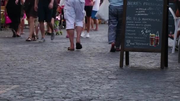 Gente Caminando Casco Antiguo Antibes Sur Francia Firma Fuera Del — Vídeos de Stock