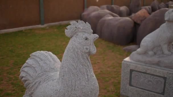 Hühnerskulpturen Satya Dharma Tempel Bei Benoa Denpasar Bali — Stockvideo