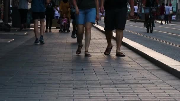 Ноги Людей Идущих Авеню Жан Медецин Ницце Юге Франции Люди — стоковое видео