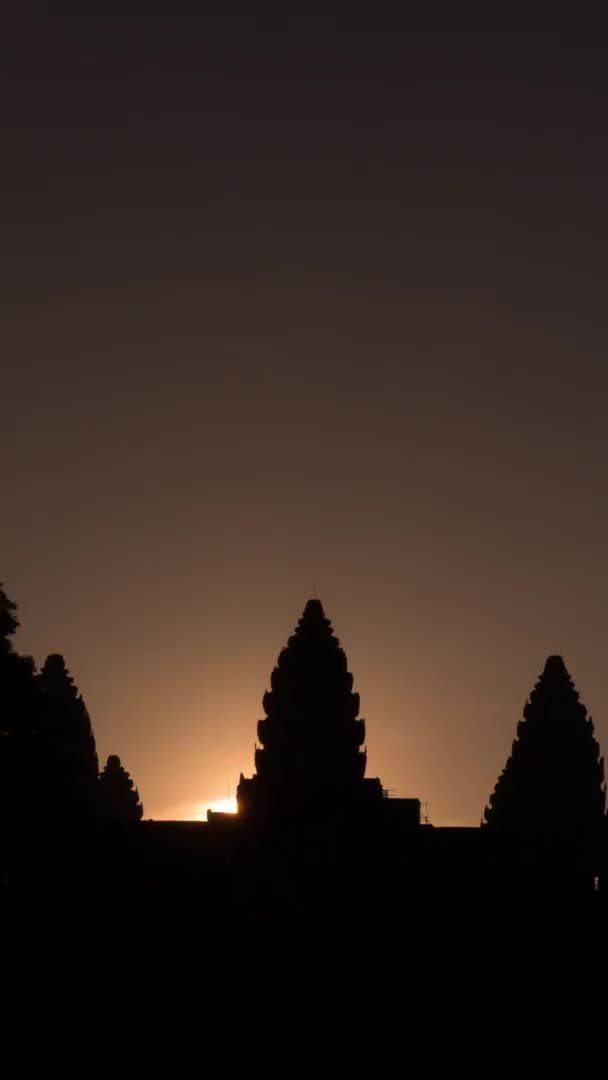 Angkor Wat Nascer Sol Estrela Explosão Com Espaço Cópia Vertical — Vídeo de Stock