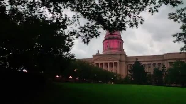 Alternativer Blick Auf Gewitterwolken Über Dem Kentucky State Capital Building — Stockvideo