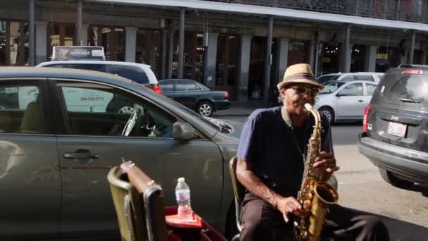 Músico Callejero Nueva Orleans Tocando Saxofón Barrio Francés — Vídeos de Stock