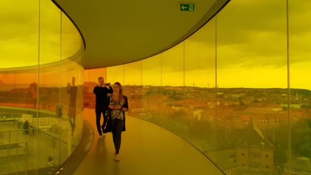 Tuo Panorama Arcobaleno Colore Giallo Cammina Arcobaleno Aros Art Museum — Video Stock
