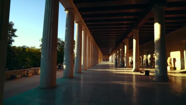 Caminando Entre Las Columnas Entrada Del Templo Hefesto Atenas — Vídeos de Stock