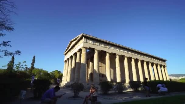 Gimbal Shot Walking Temple Hephaestus Athens Pasth Toursist — Stock Video