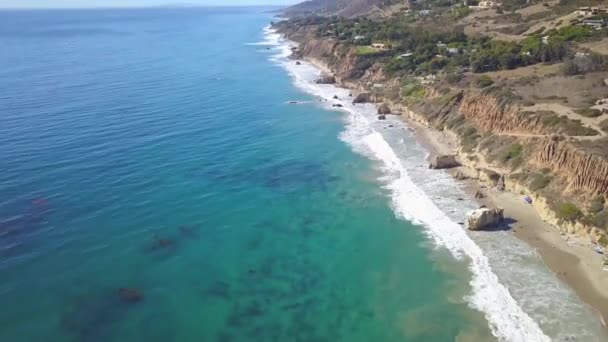 Беспилотный Снимок Тихого Океана Движущегося Вперед Наклоняющегося Вверх — стоковое видео