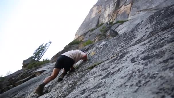 Man Klättervägg Yosemite Nationalpark — Stockvideo