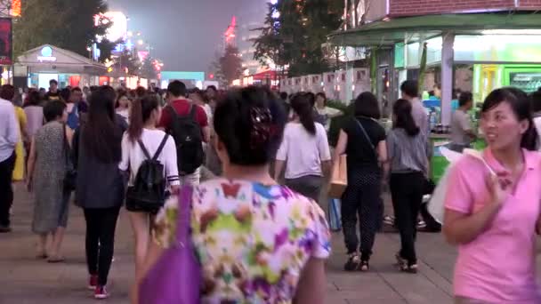 Crowded Wangfujing Road Peking Kina — Stockvideo