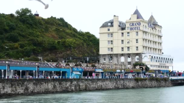 Llandudno Wales Pier Grand Hotel — стоковое видео