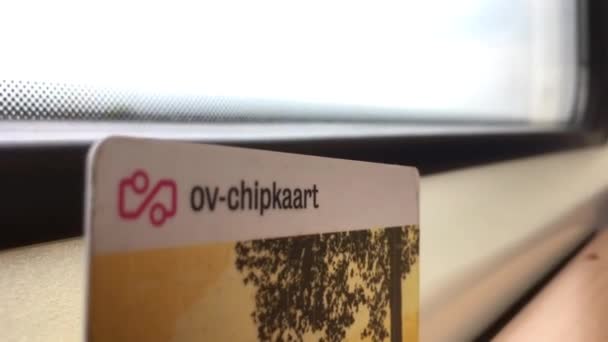 Chipkaart Carte Puce Debout Dans Train Enregistrant Chargeant Vérifiant Avec — Video