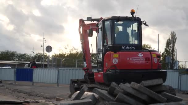 Uma Máquina Kubota Perto Canteiro Obras Amsterdã — Vídeo de Stock