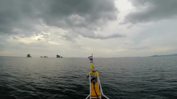 Bandera Tailandia Ondeando Viento Mientras Está Mar — Vídeo de stock
