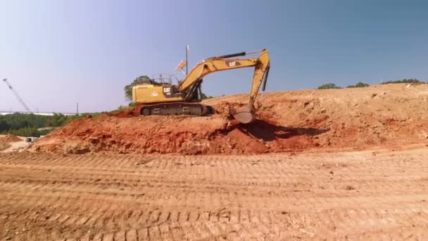 Zborul Unic Excavatorului Movilă Vastă Murdărie Șantier Construcții — Videoclip de stoc