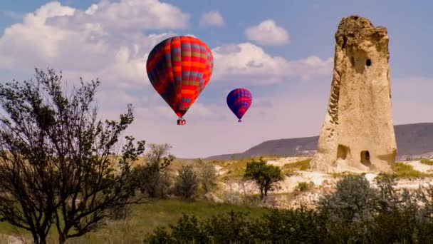 Cinemagraph s paralaxy efekt horkovzdušné balóny stoupající nad kras v Cappadocia Turecko.