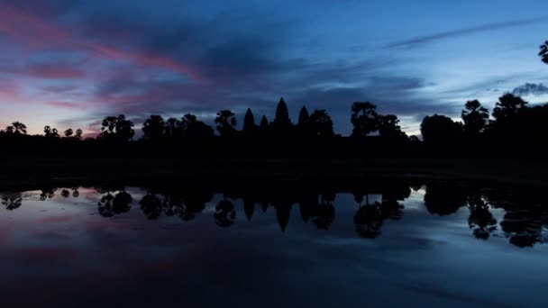 Angkor Wat Soluppgång Reflektion Zooma — Stockvideo