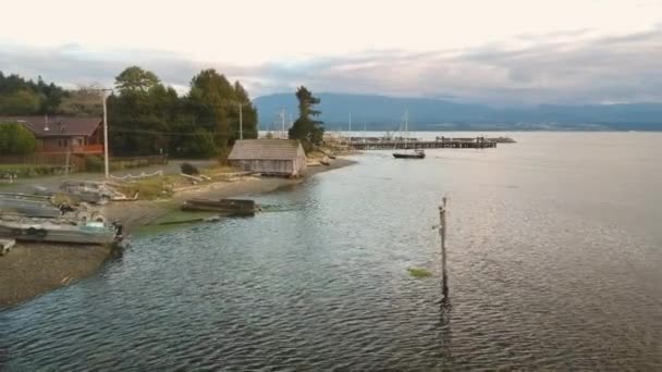 Drohnenschuss Einem Kleinen Fischerdorf Hintergrund — Stockvideo