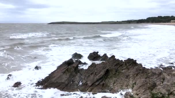 Kamienie Burzy Walijskiej Plaży — Wideo stockowe